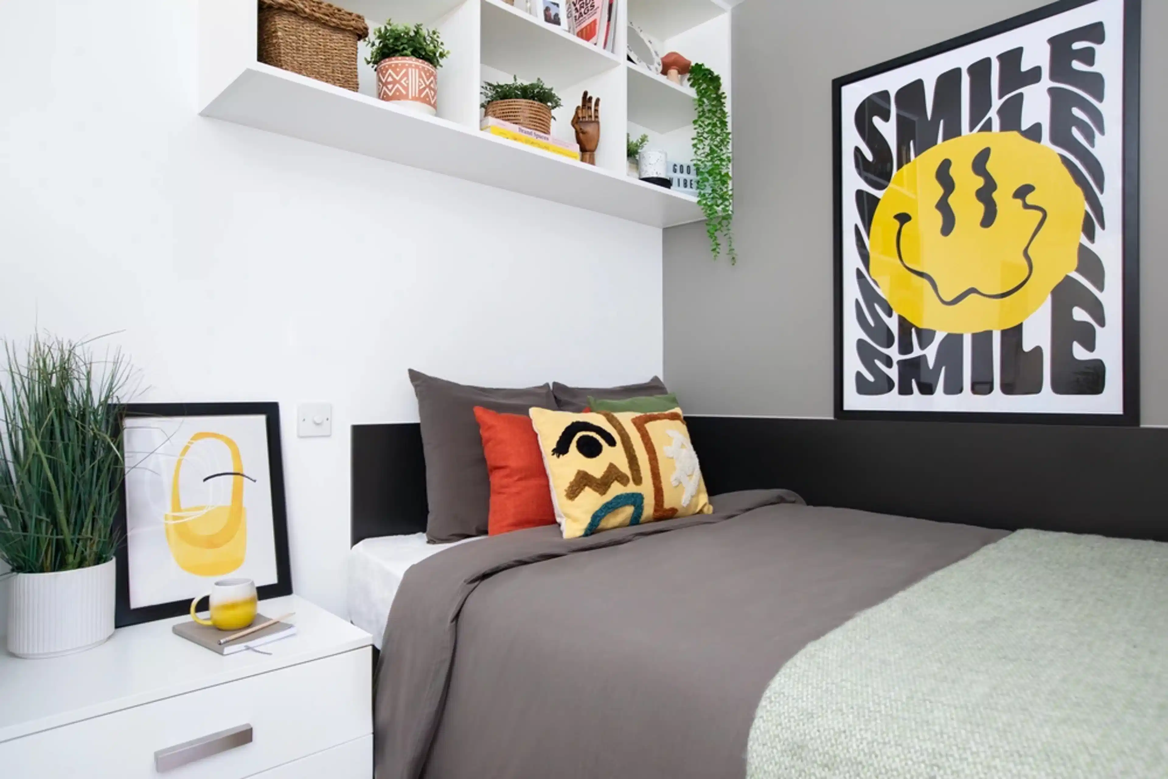 Common Area?w=400&h=260&fit=crop&q=40&auto=format&trim=auto