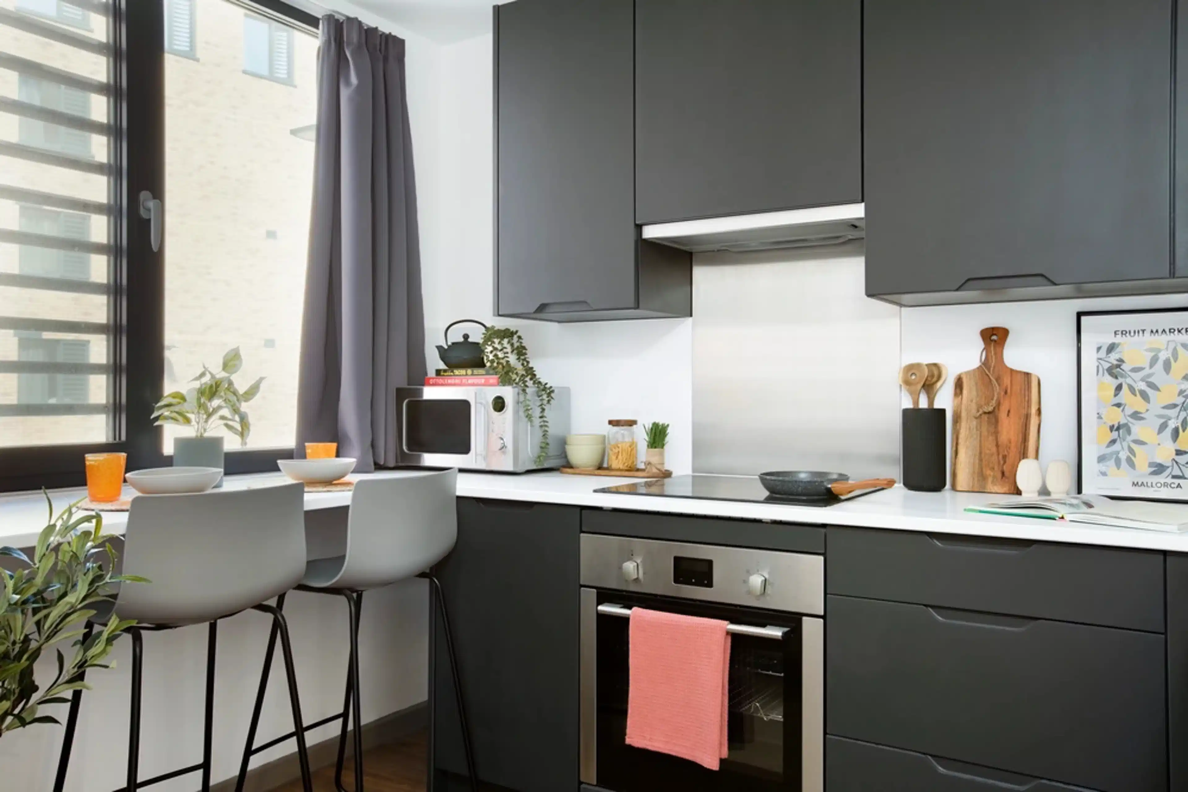 Common Area?w=400&h=260&fit=crop&q=40&auto=format&trim=auto