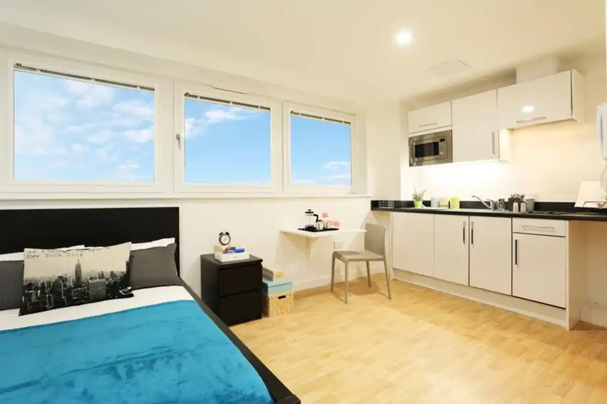 Top Floor Premier Studio - Bedroom