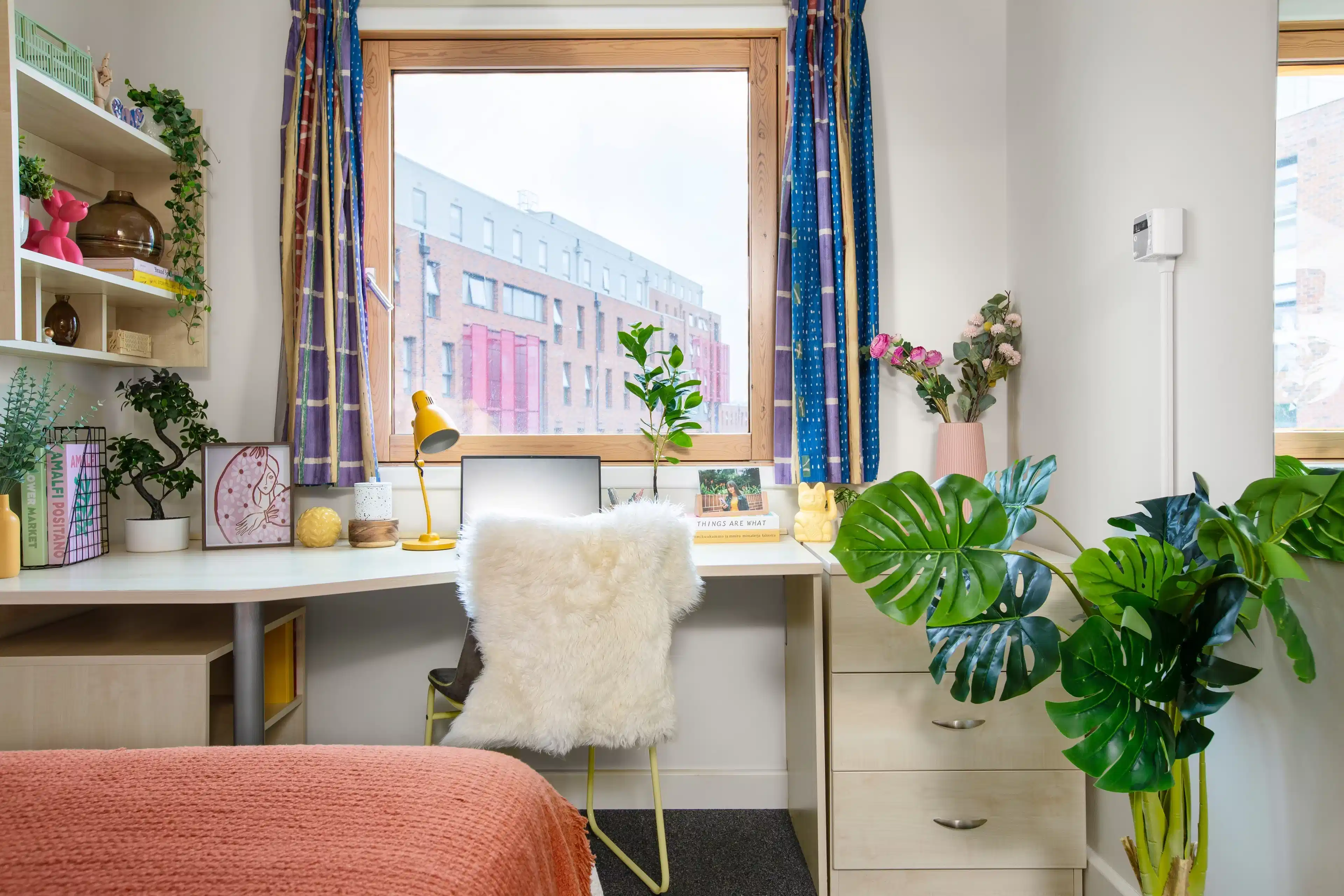 Common Area?w=400&h=260&fit=crop&q=40&auto=format&trim=auto