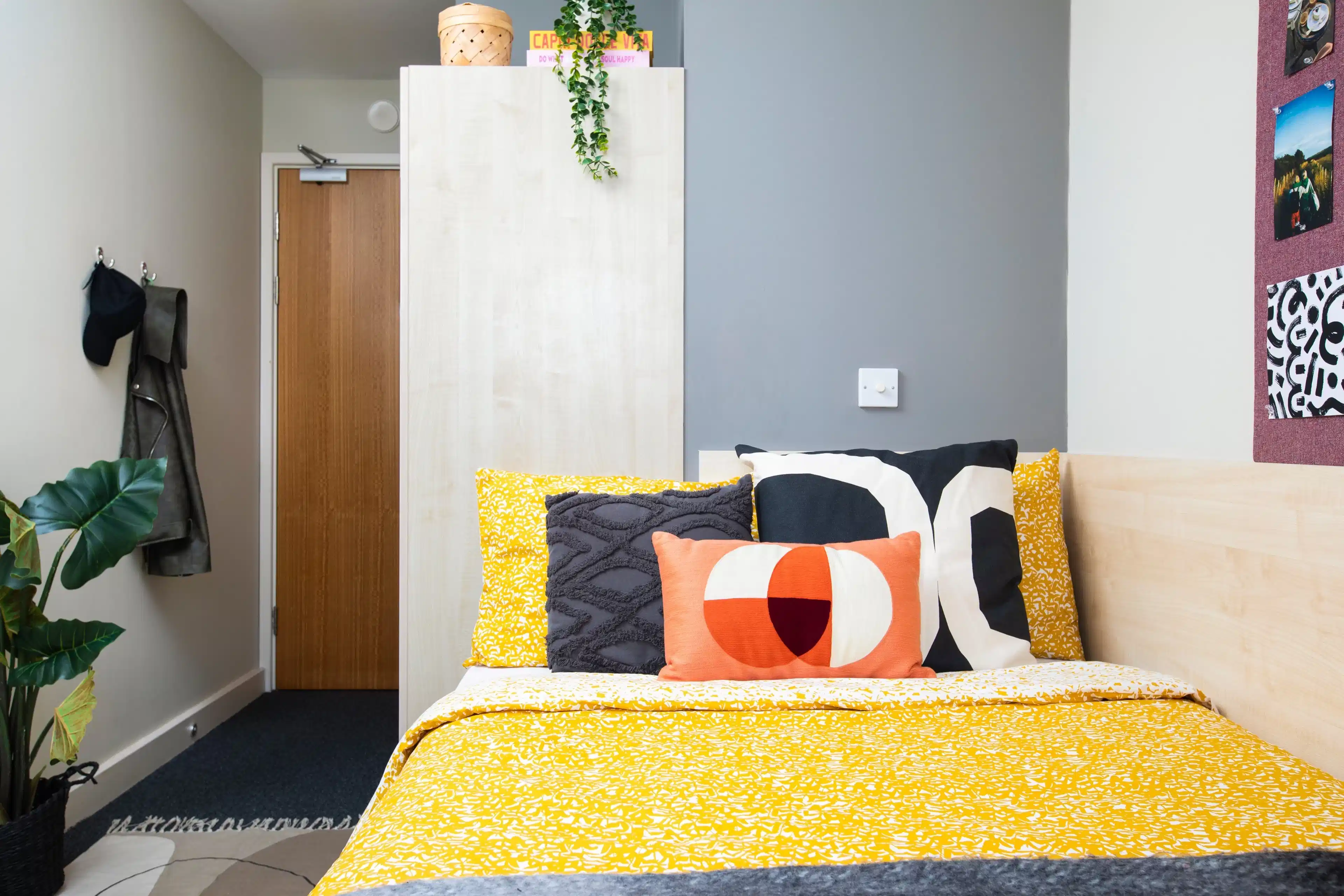 Common Area?w=400&h=260&fit=crop&q=40&auto=format&trim=auto