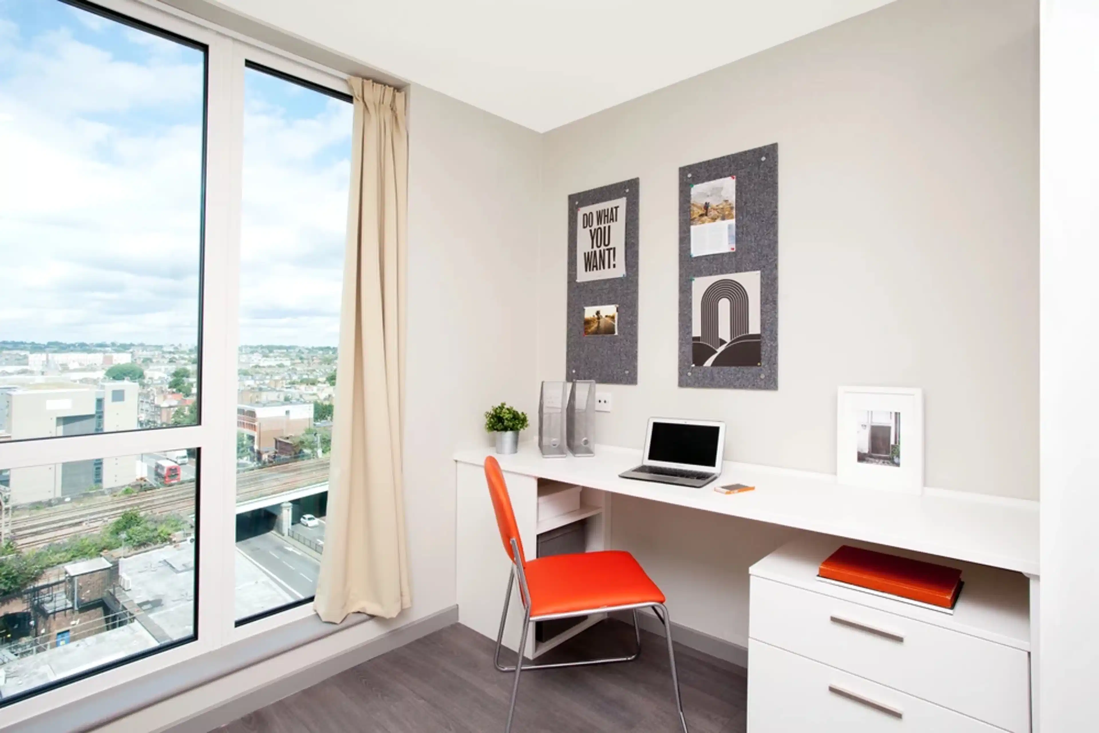 Common Area?w=400&h=260&fit=crop&q=40&auto=format&trim=auto