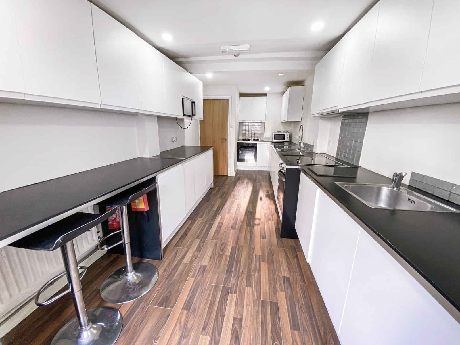 Exterior?w=400&h=260&fit=crop&q=40&auto=format&trim=auto