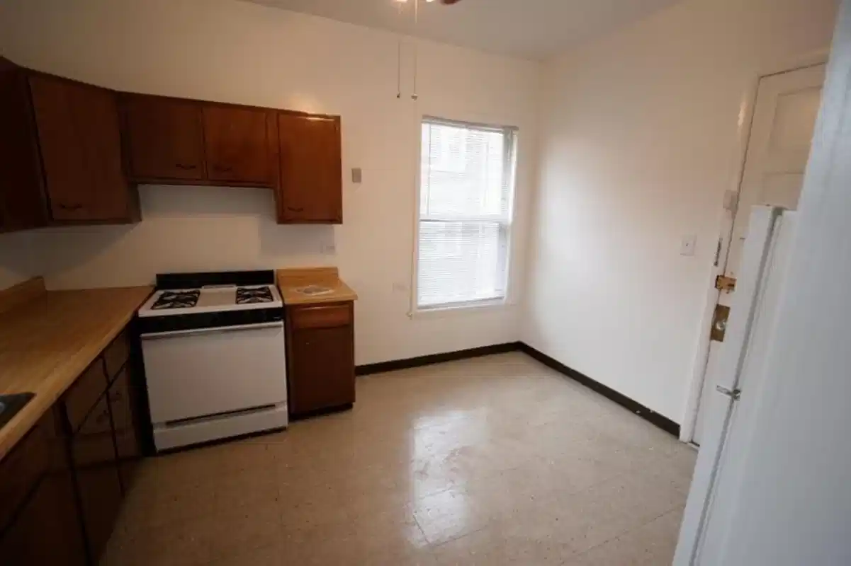 Kitchen?w=400&h=260&fit=crop&q=40&auto=format&trim=auto