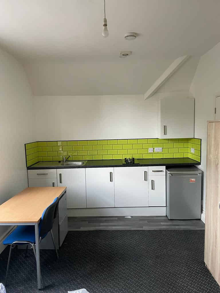 Deluxe Studio - Bathroom?w=400&h=260&fit=crop&q=40&auto=format&trim=auto