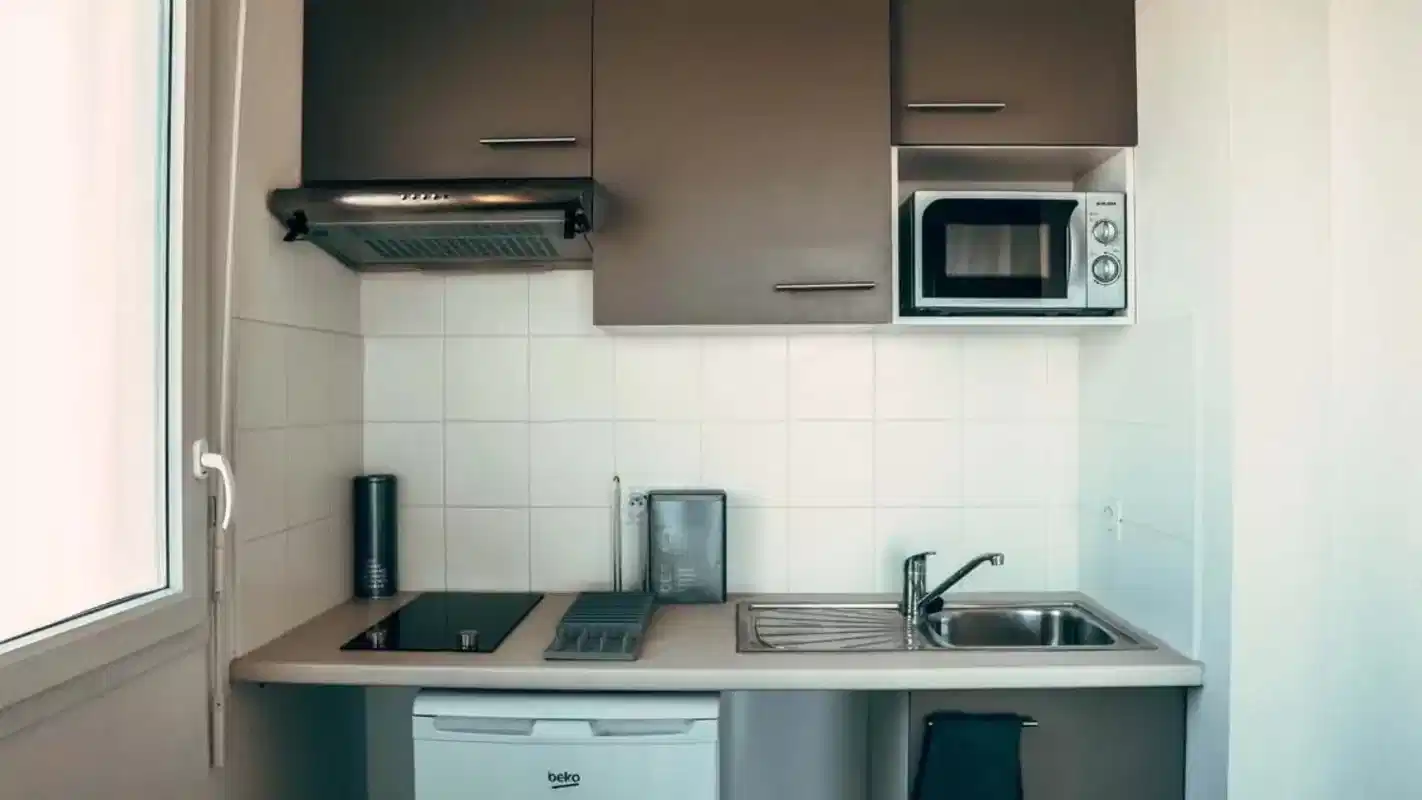 Studio - Amenities?w=400&h=260&fit=crop&q=40&auto=format&trim=auto