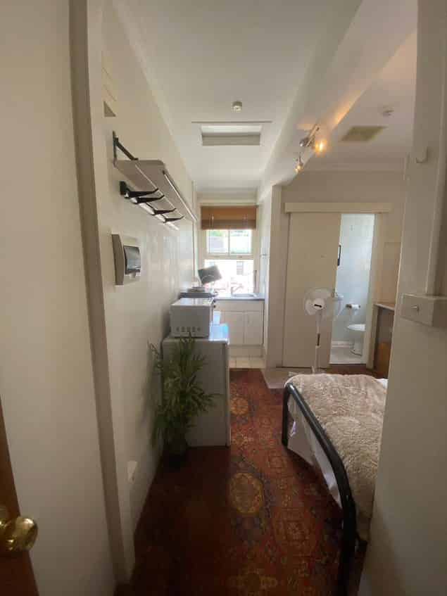 Exterior?w=400&h=260&fit=crop&q=40&auto=format&trim=auto