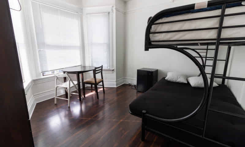 Kitchen?w=400&h=260&fit=crop&q=40&auto=format&trim=auto