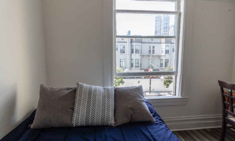 Exterior?w=400&h=260&fit=crop&q=40&auto=format&trim=auto