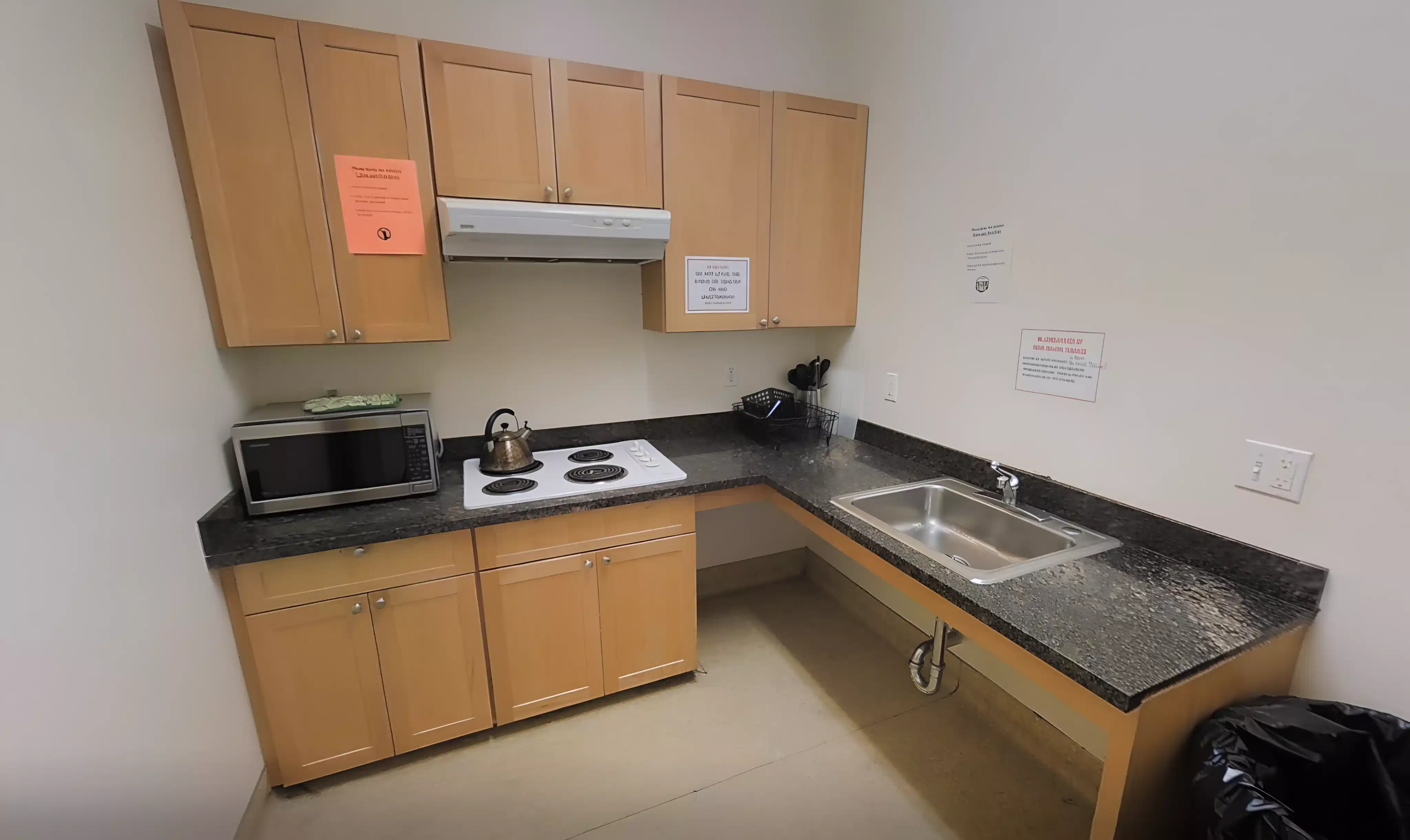 Bathroom?w=400&h=260&fit=crop&q=40&auto=format&trim=auto