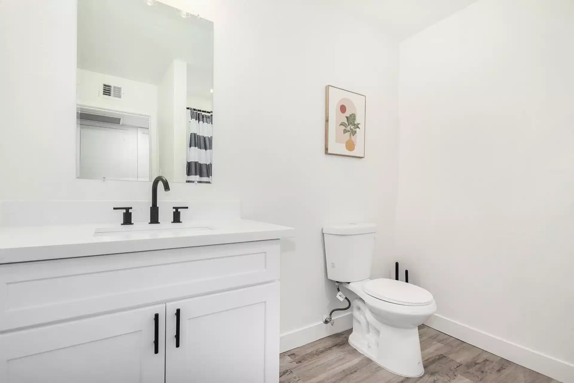 PDP 85033, Phoenix - Phoenix, Arizona, United States - #25316: Room in 10 Bed 3 Bath - Bathroom