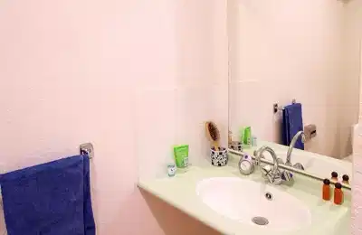 Amenities?w=400&h=260&fit=crop&q=40&auto=format&trim=auto