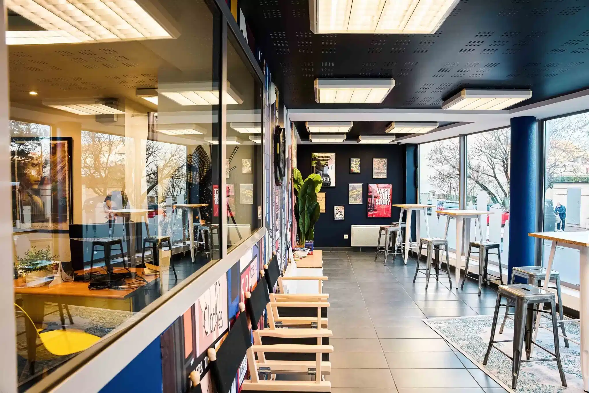 Common Area?w=400&h=260&fit=crop&q=40&auto=format&trim=auto