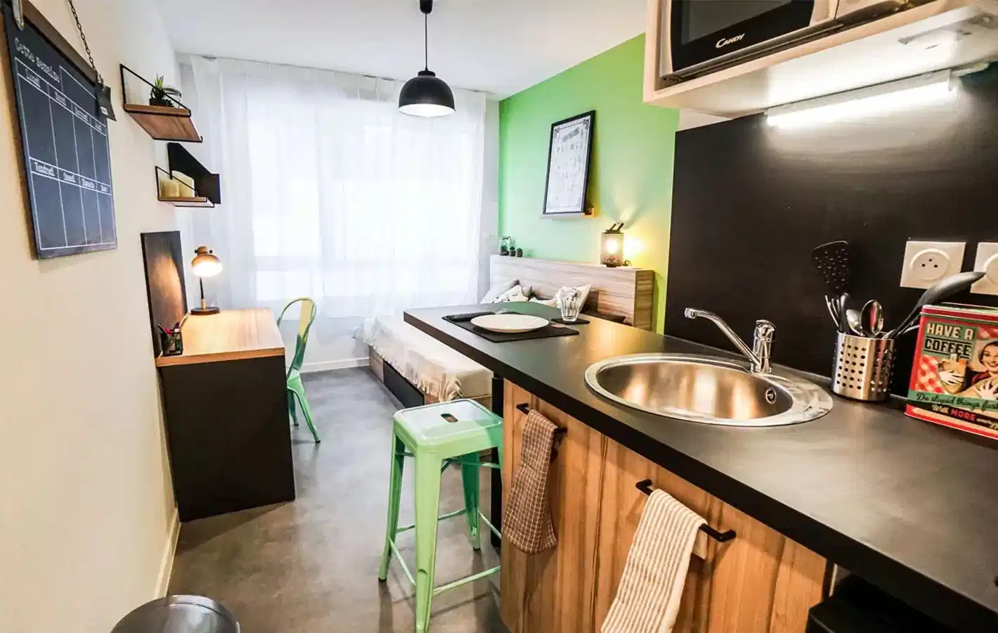 Amenities?w=400&h=260&fit=crop&q=40&auto=format&trim=auto