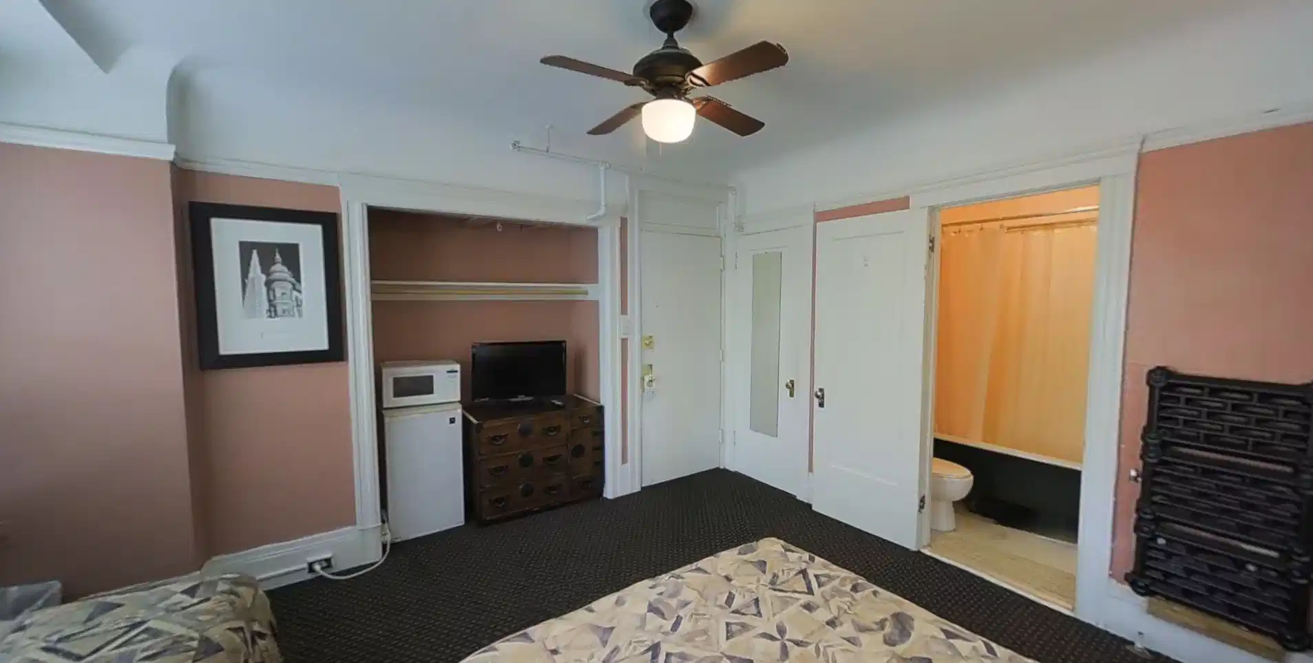 Bedroom?w=400&h=260&fit=crop&q=40&auto=format&trim=auto