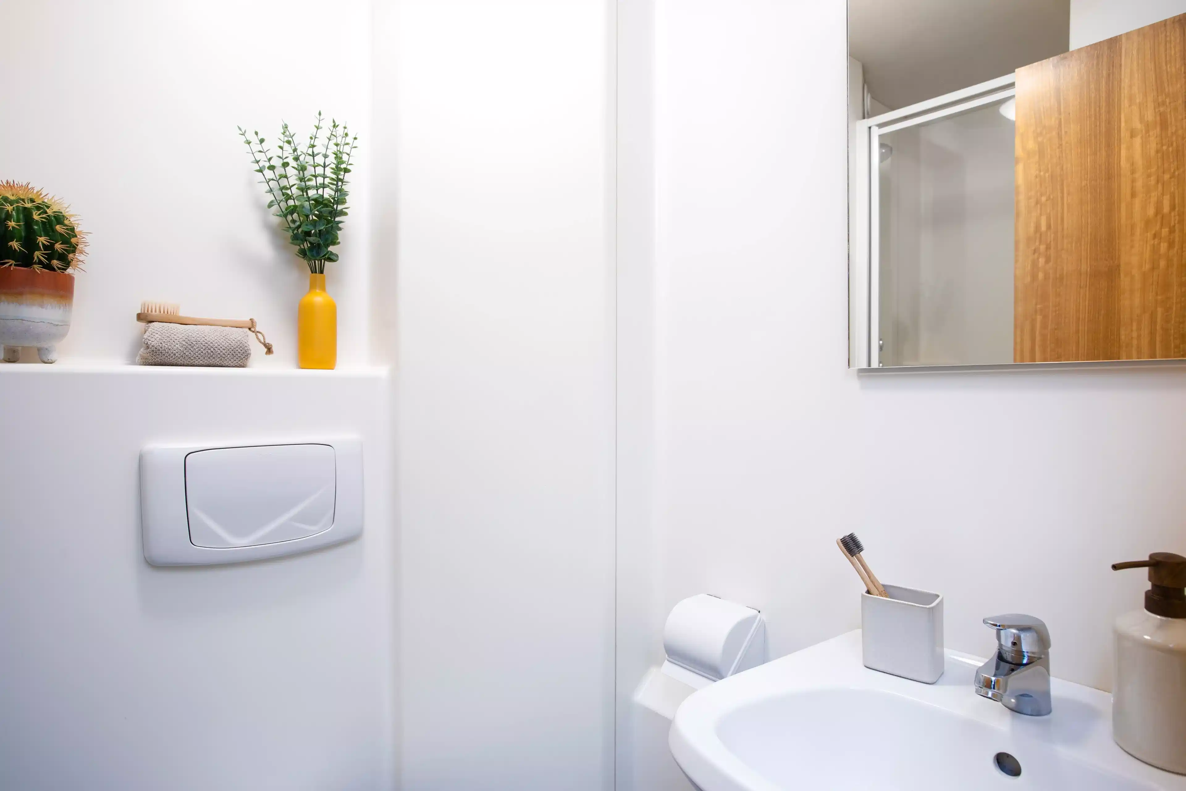 Exterior?w=400&h=260&fit=crop&q=40&auto=format&trim=auto