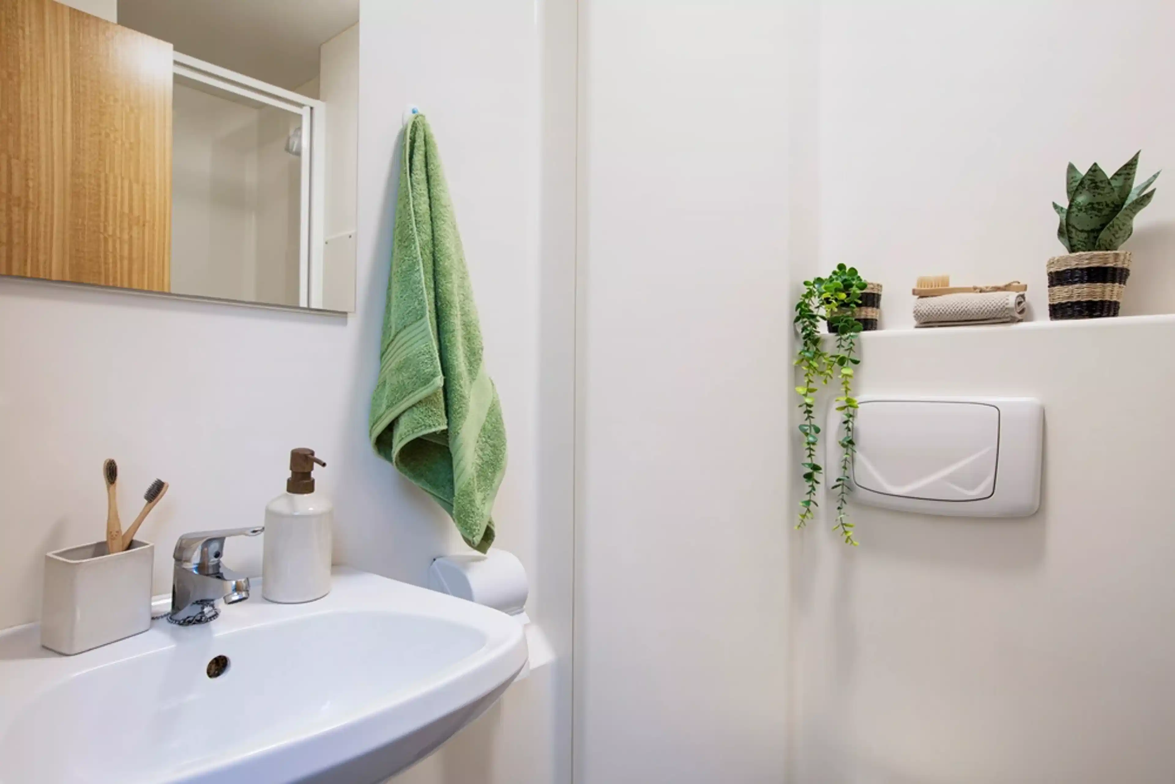 Exterior?w=400&h=260&fit=crop&q=40&auto=format&trim=auto