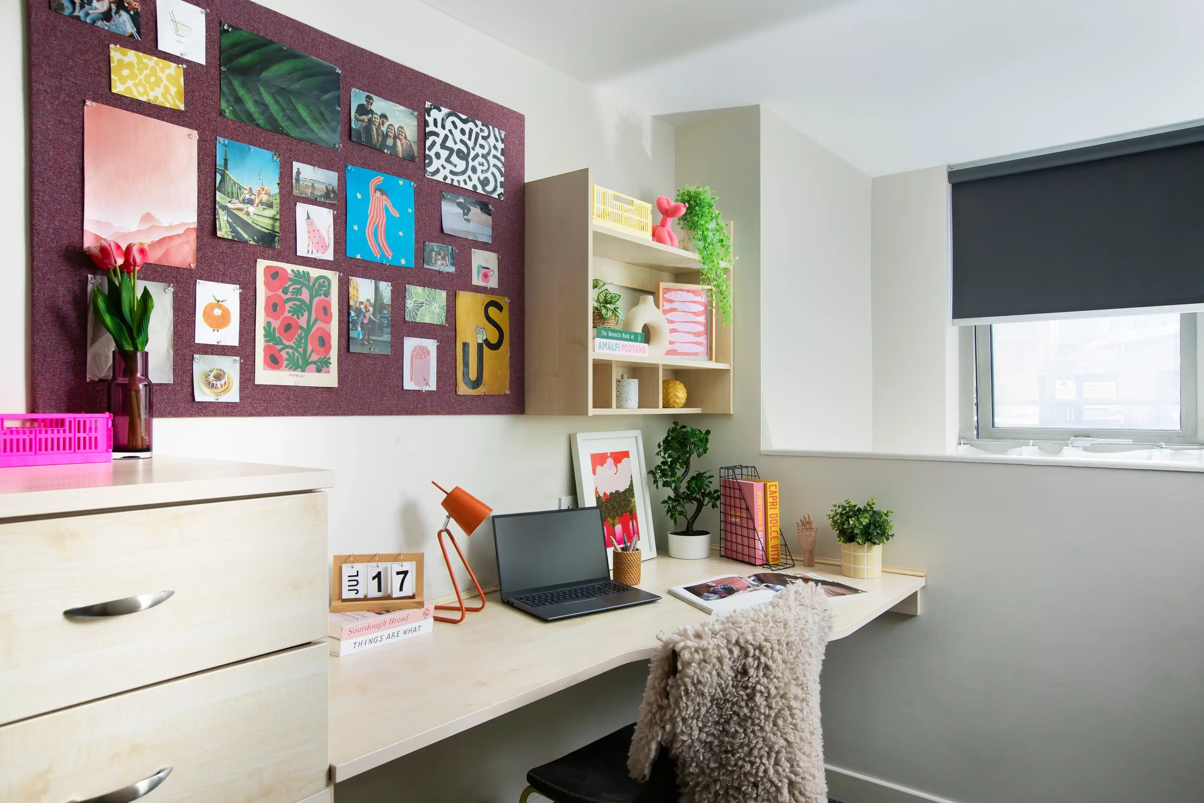 Exterior?w=400&h=260&fit=crop&q=40&auto=format&trim=auto