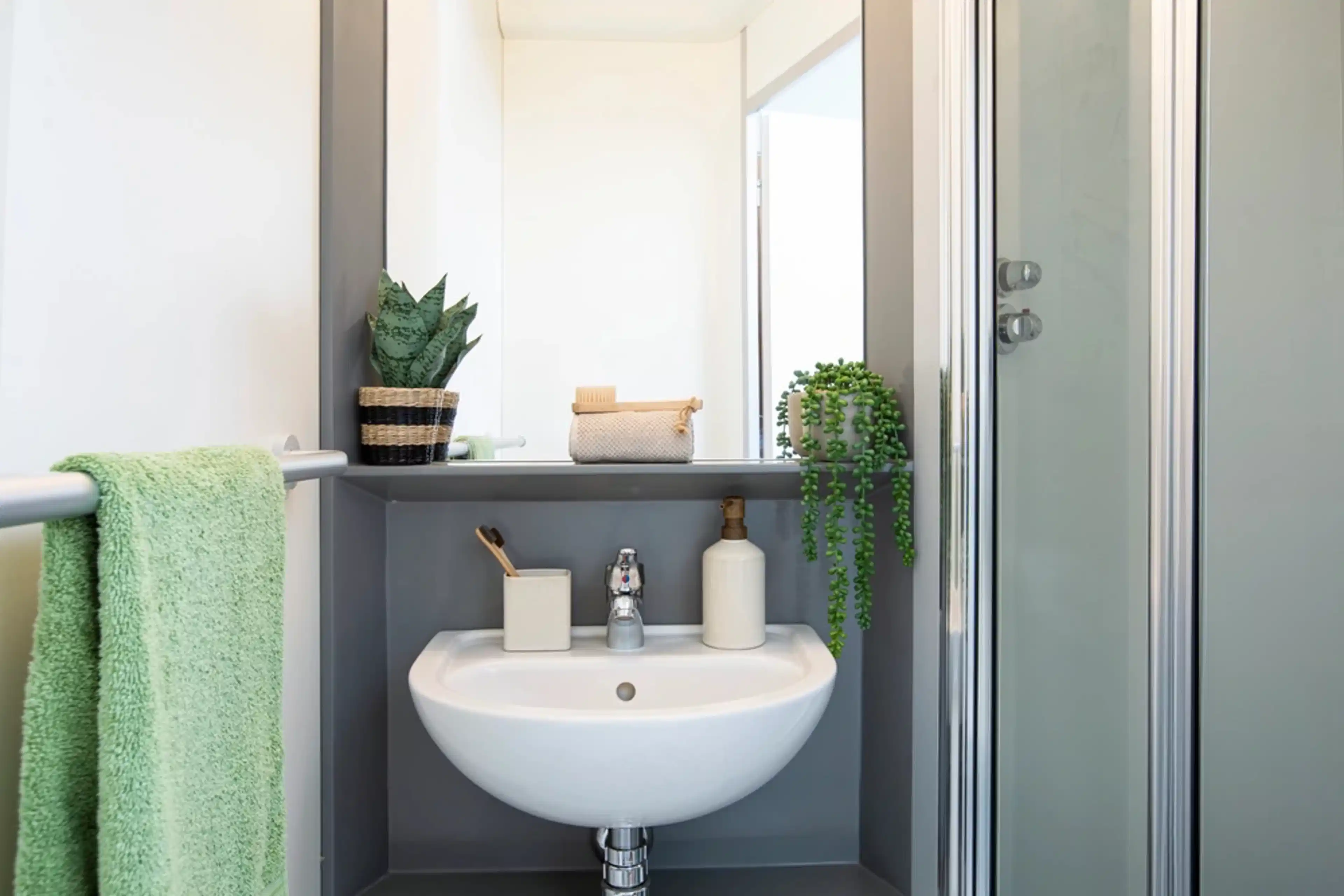 Amenities?w=400&h=260&fit=crop&q=40&auto=format&trim=auto