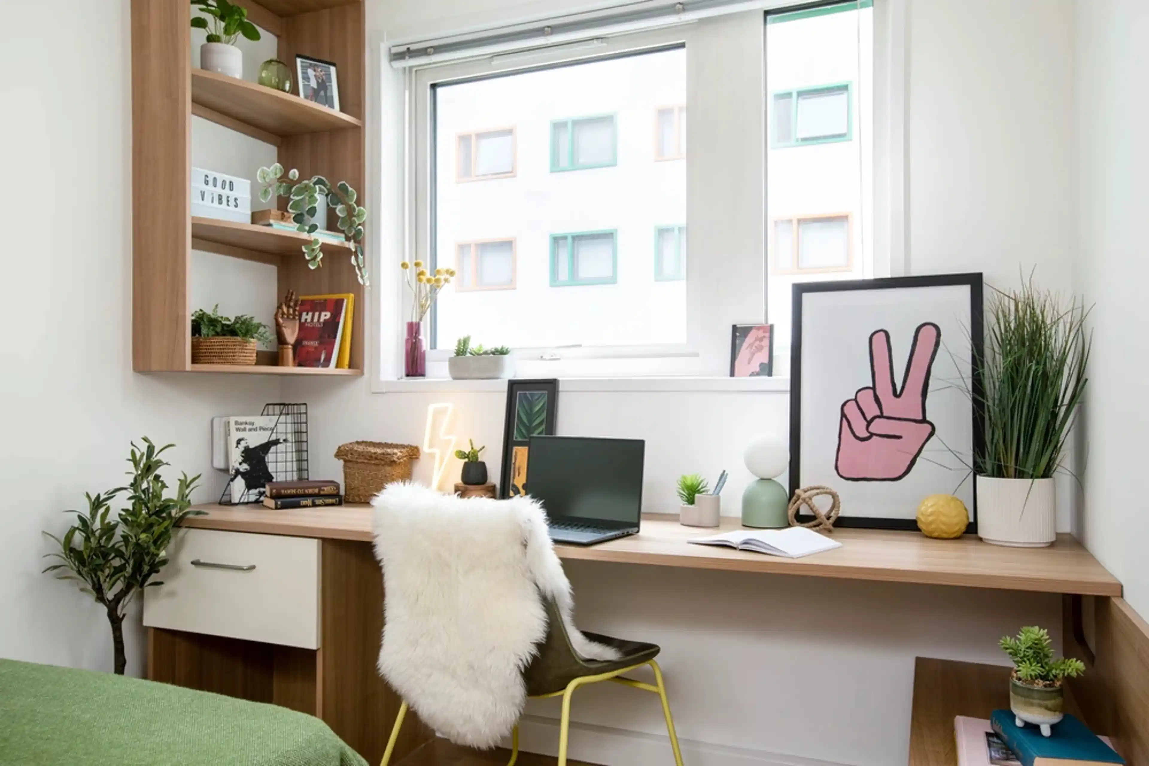 Amenities?w=400&h=260&fit=crop&q=40&auto=format&trim=auto