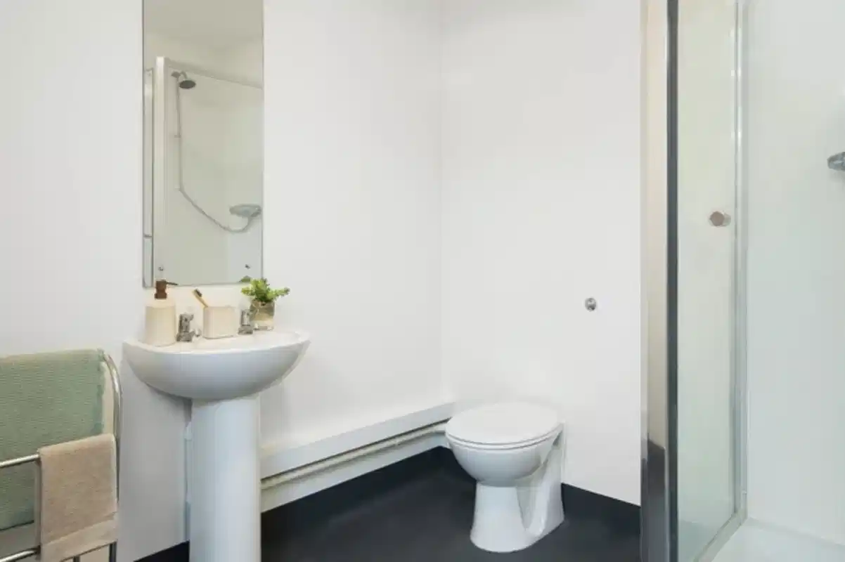 Amenities?w=400&h=260&fit=crop&q=40&auto=format&trim=auto