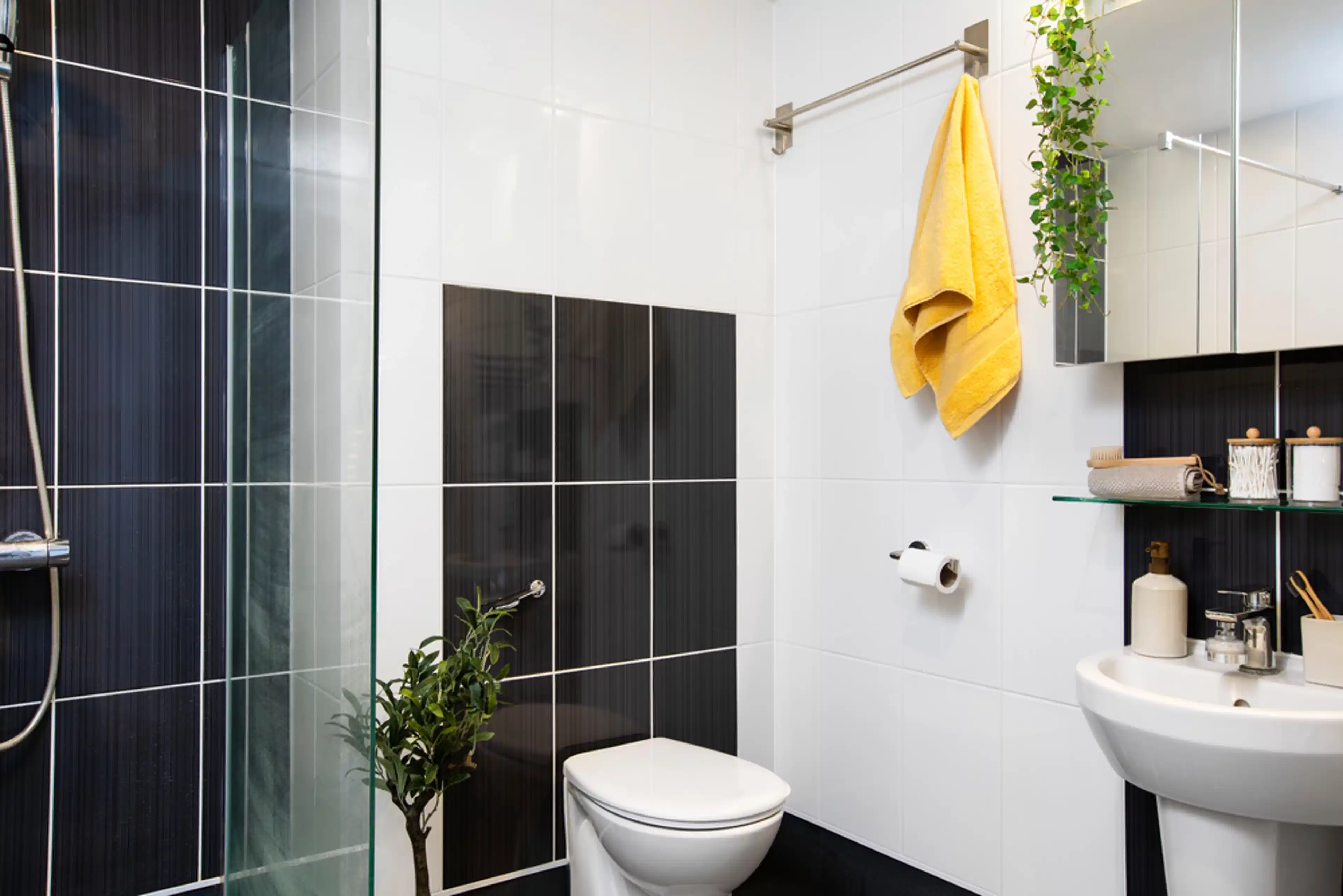 Exterior?w=400&h=260&fit=crop&q=40&auto=format&trim=auto