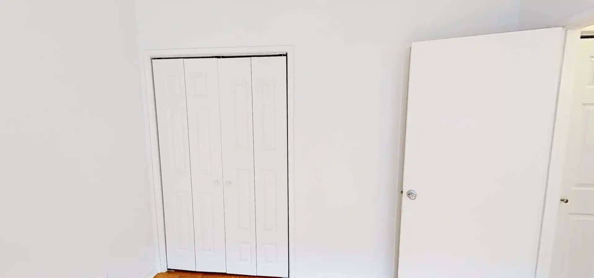 Kitchen?w=400&h=260&fit=crop&q=40&auto=format&trim=auto