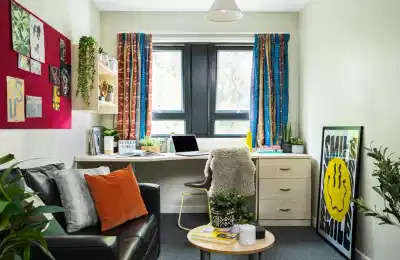 Common Area?w=400&h=260&fit=crop&q=40&auto=format&trim=auto