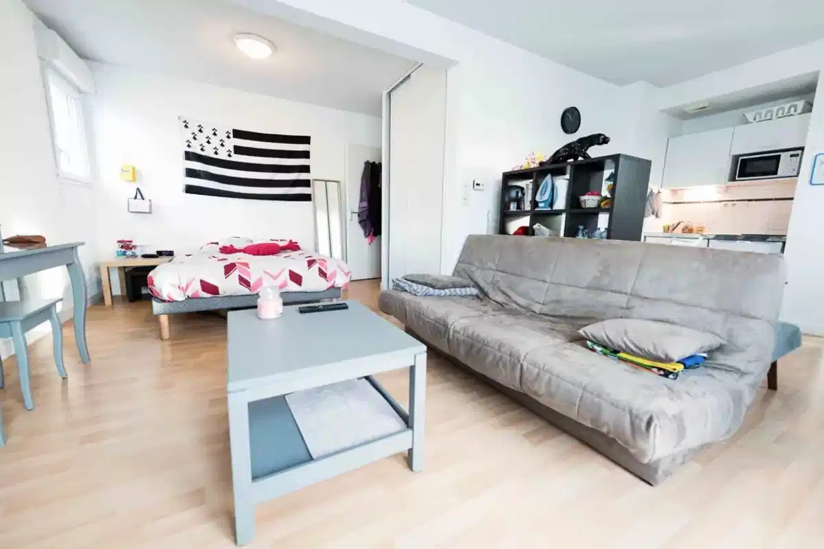 Common Area?w=400&h=260&fit=crop&q=40&auto=format&trim=auto