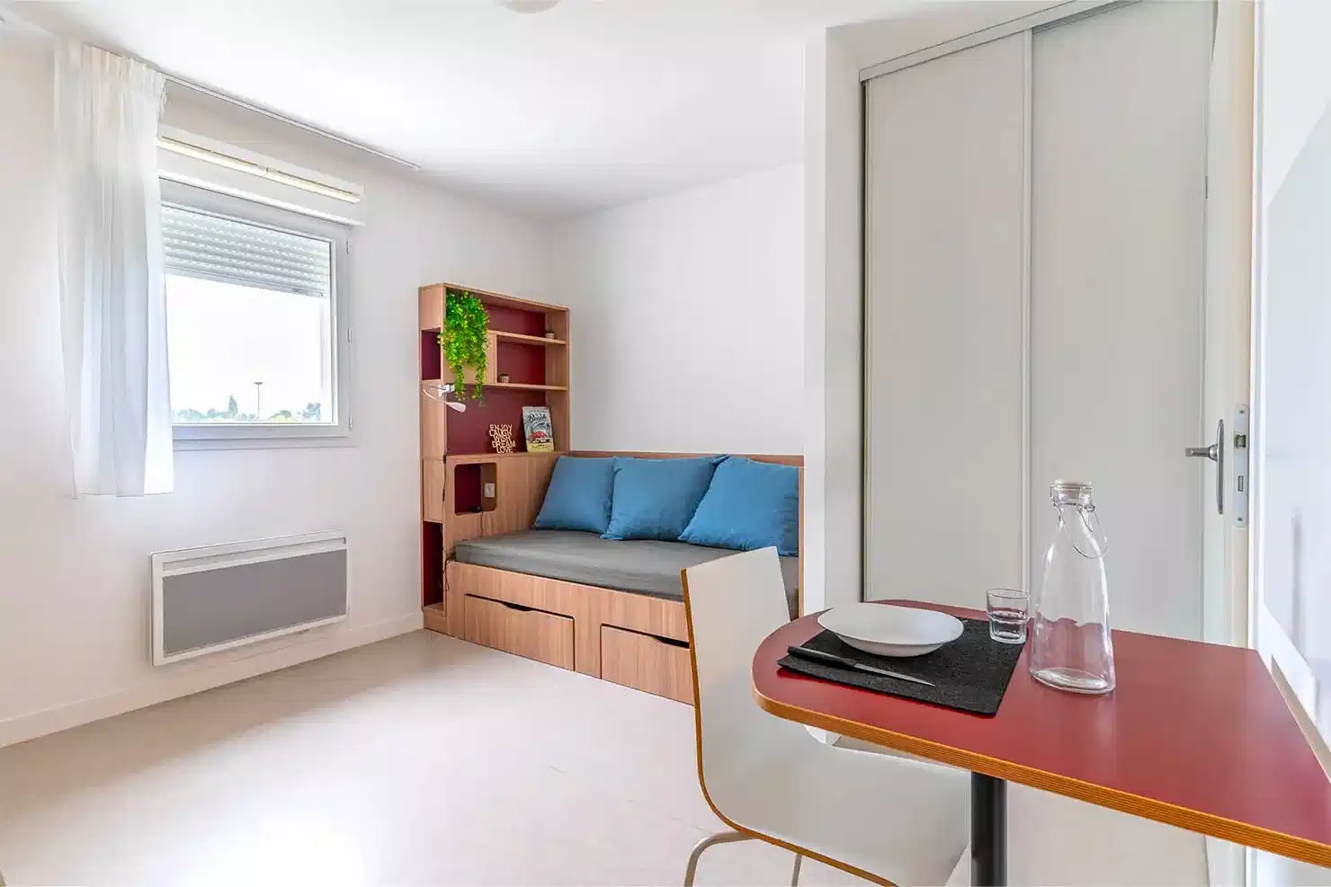 Amenities?w=400&h=260&fit=crop&q=40&auto=format&trim=auto