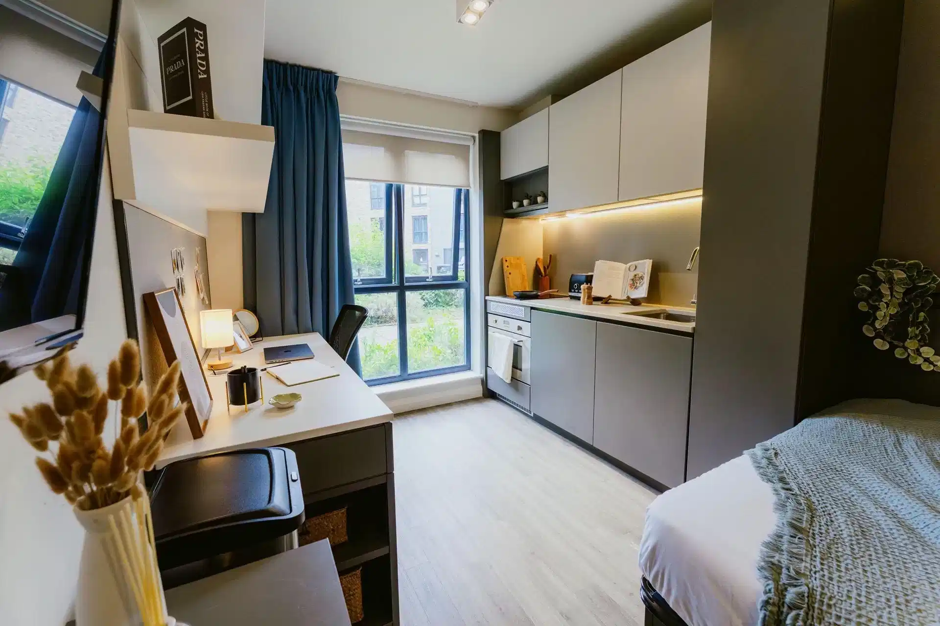 Amenities?w=400&h=260&fit=crop&q=40&auto=format&trim=auto