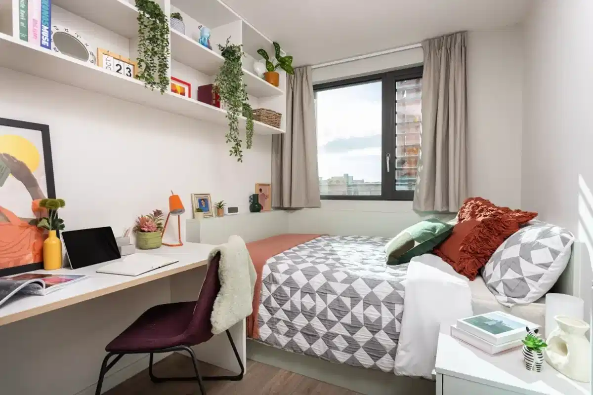 Amenities?w=400&h=260&fit=crop&q=40&auto=format&trim=auto