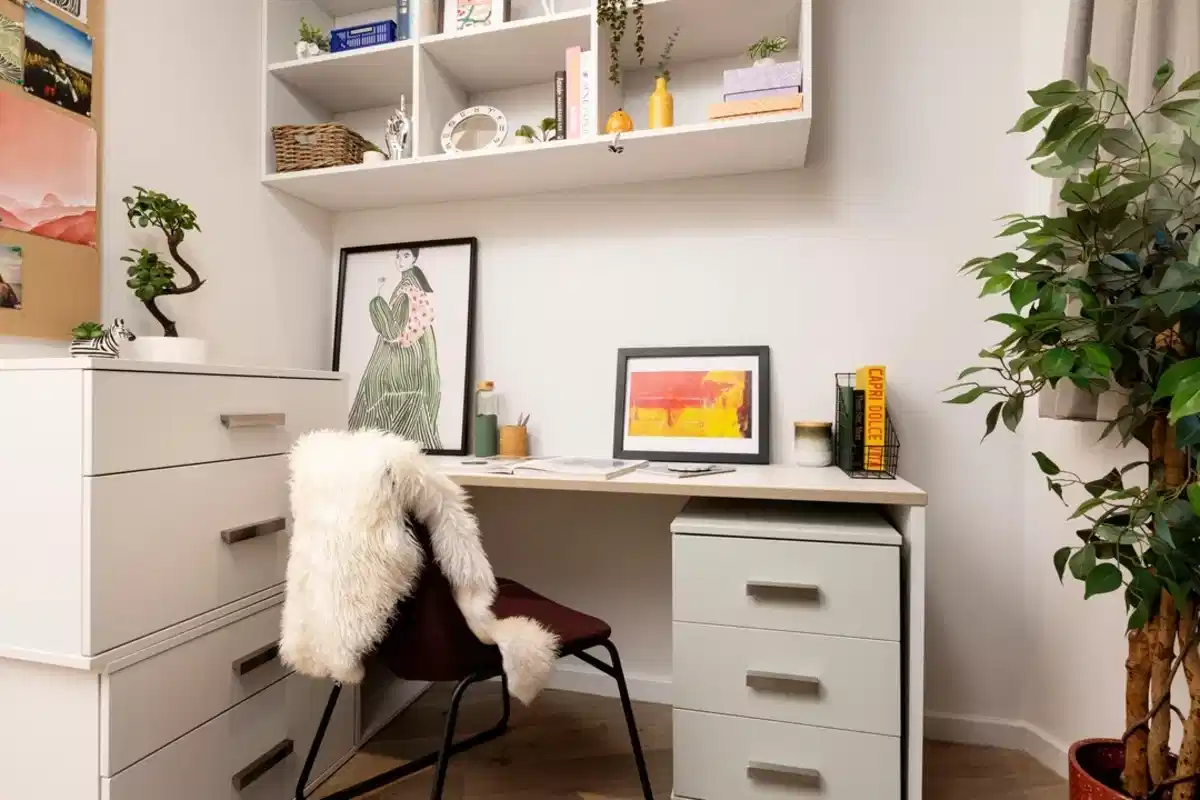 Amenities?w=400&h=260&fit=crop&q=40&auto=format&trim=auto