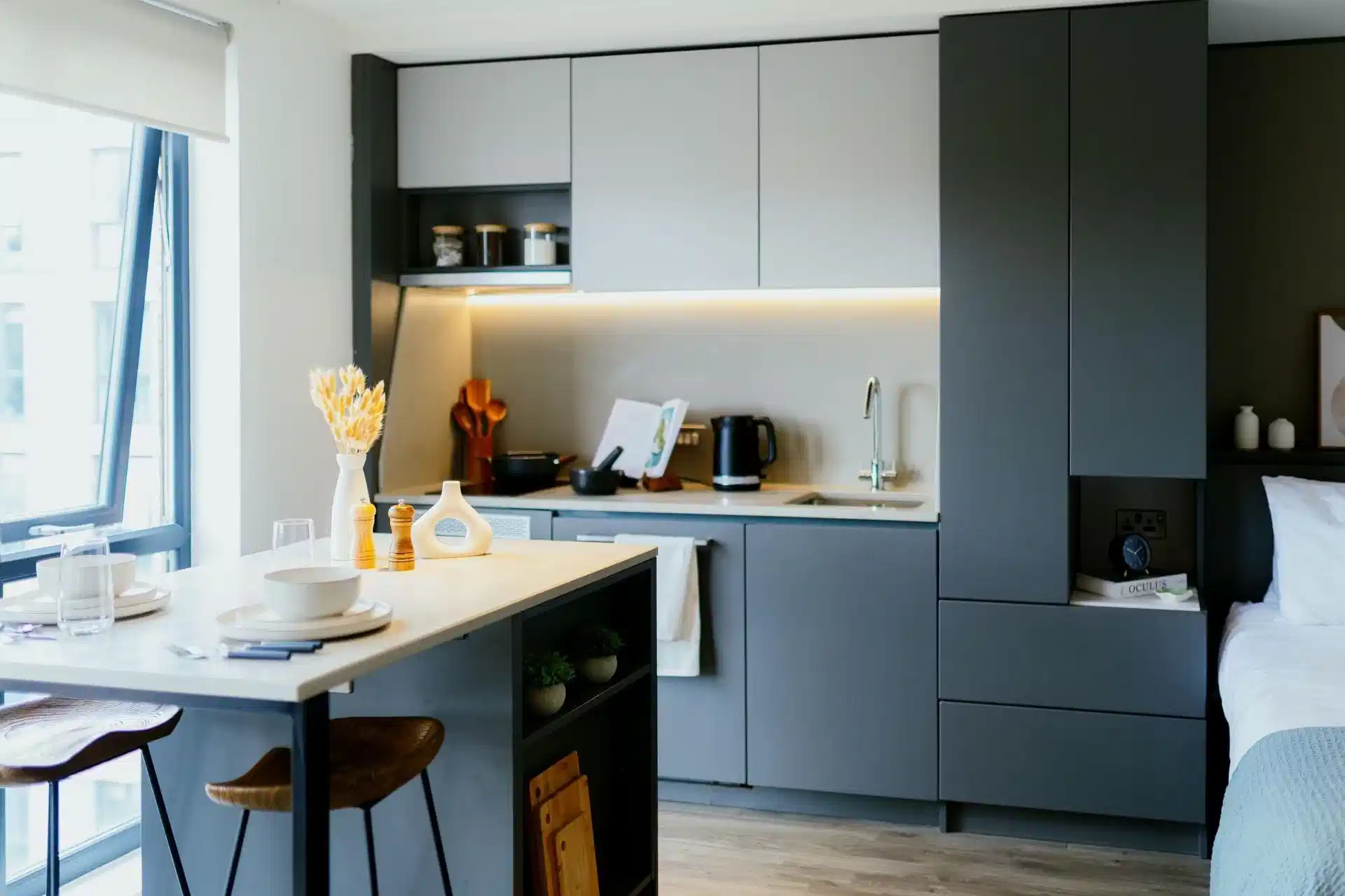 Amenities?w=400&h=260&fit=crop&q=40&auto=format&trim=auto