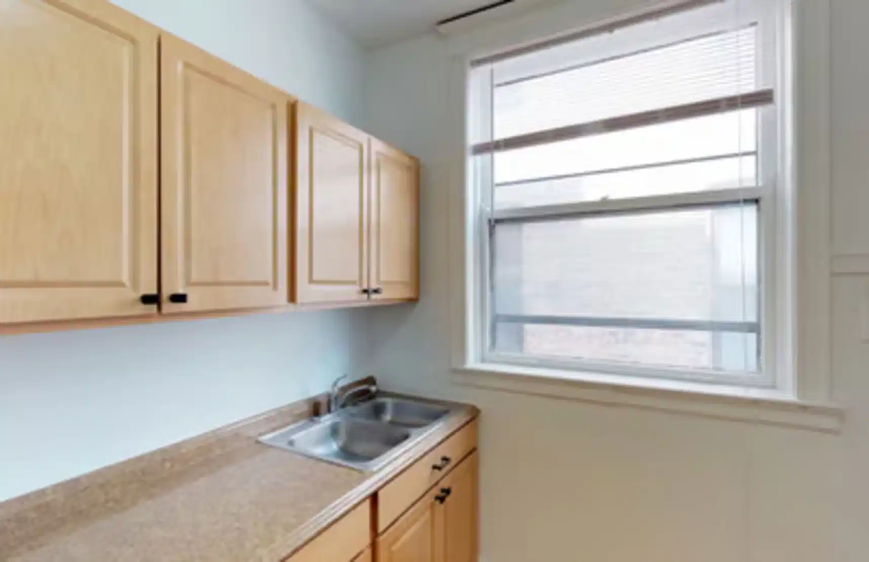 Bathroom?w=400&h=260&fit=crop&q=40&auto=format&trim=auto