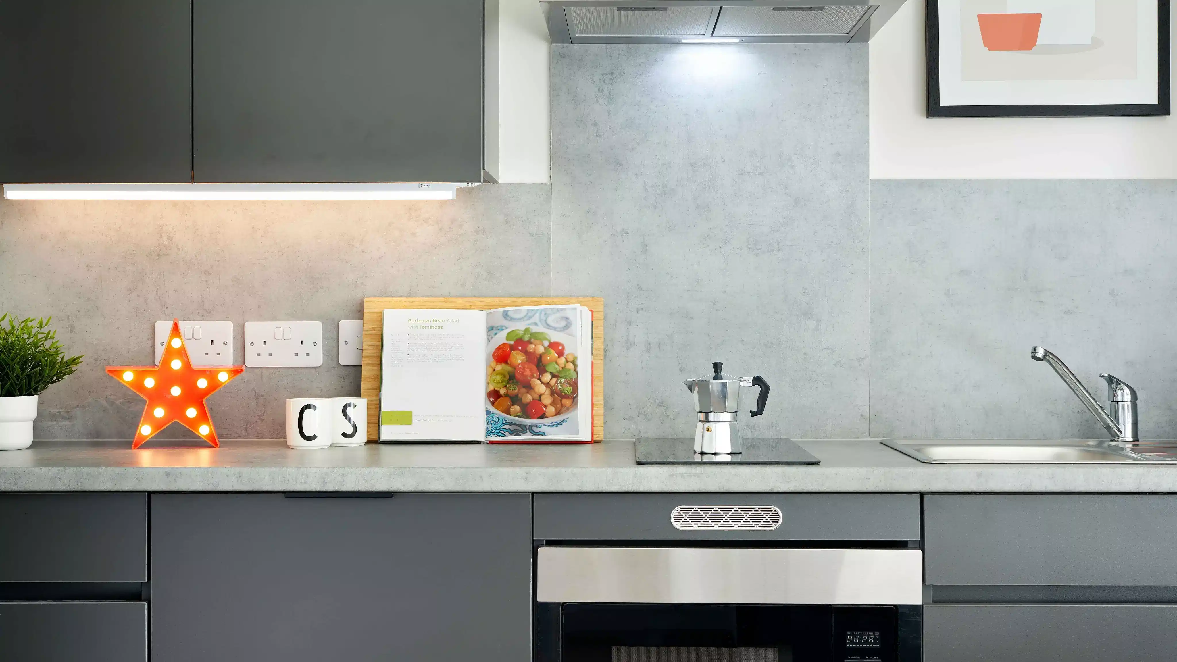 Kitchen?w=400&h=260&fit=crop&q=40&auto=format&trim=auto