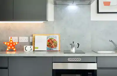 Kitchen?w=400&h=260&fit=crop&q=40&auto=format&trim=auto