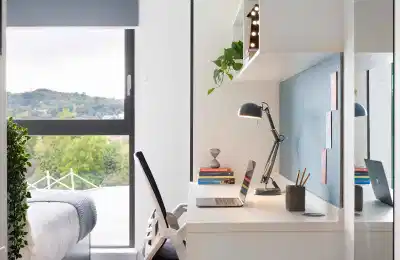 Bedroom?w=400&h=260&fit=crop&q=40&auto=format&trim=auto