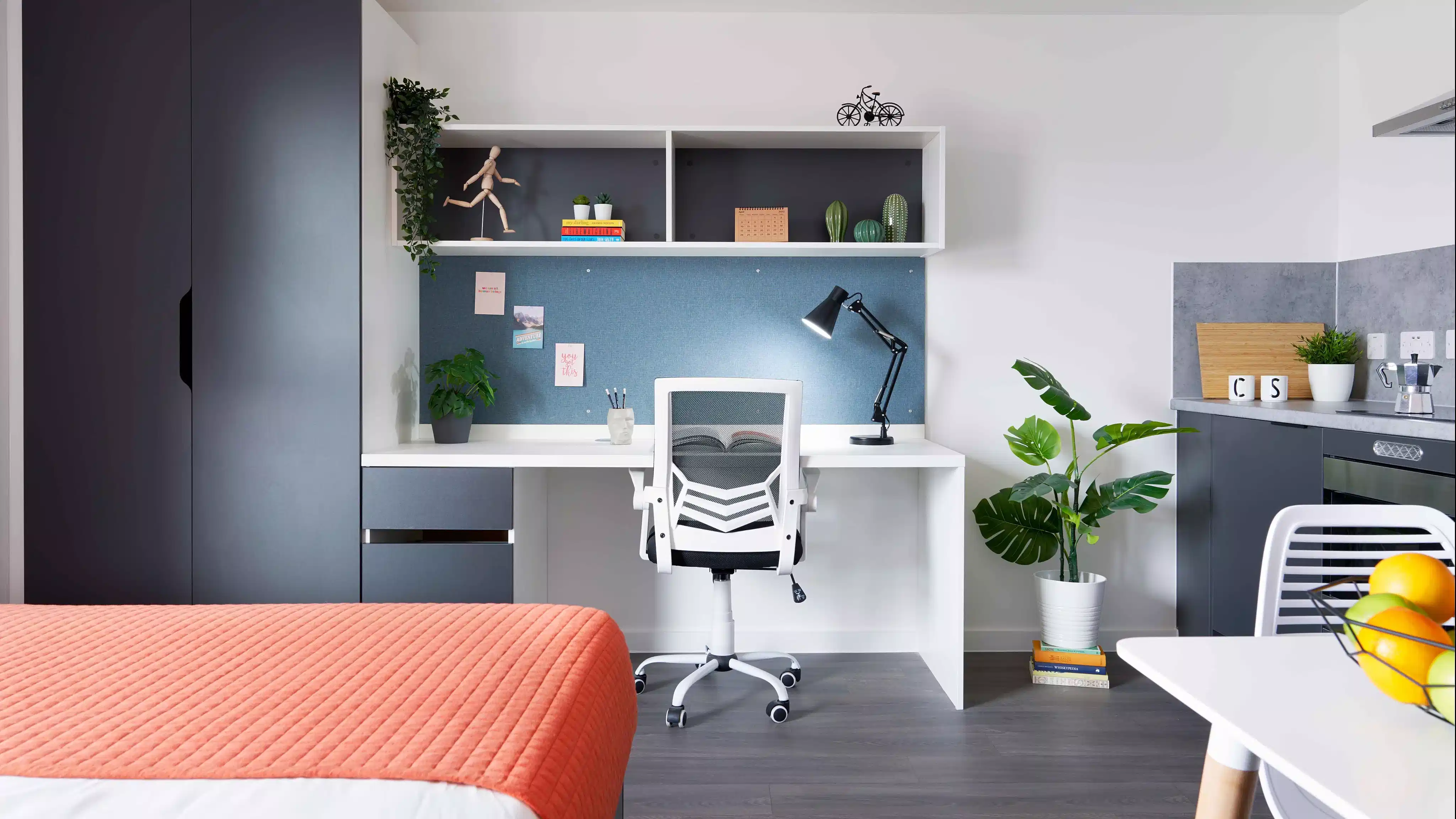 Bedroom?w=400&h=260&fit=crop&q=40&auto=format&trim=auto