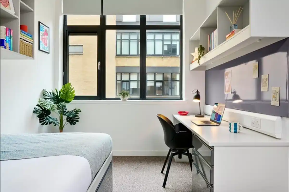 Amenities?w=400&h=260&fit=crop&q=40&auto=format&trim=auto