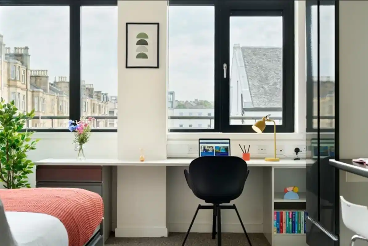 Amenities?w=400&h=260&fit=crop&q=40&auto=format&trim=auto