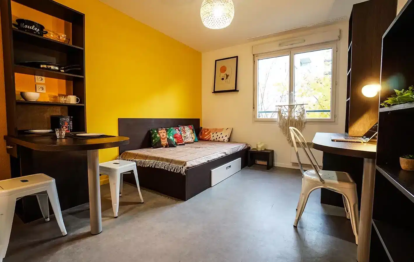 Amenities?w=400&h=260&fit=crop&q=40&auto=format&trim=auto