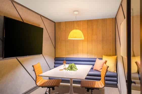 Common Area?w=400&h=260&fit=crop&q=40&auto=format&trim=auto