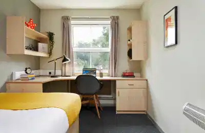 Amenities?w=400&h=260&fit=crop&q=40&auto=format&trim=auto