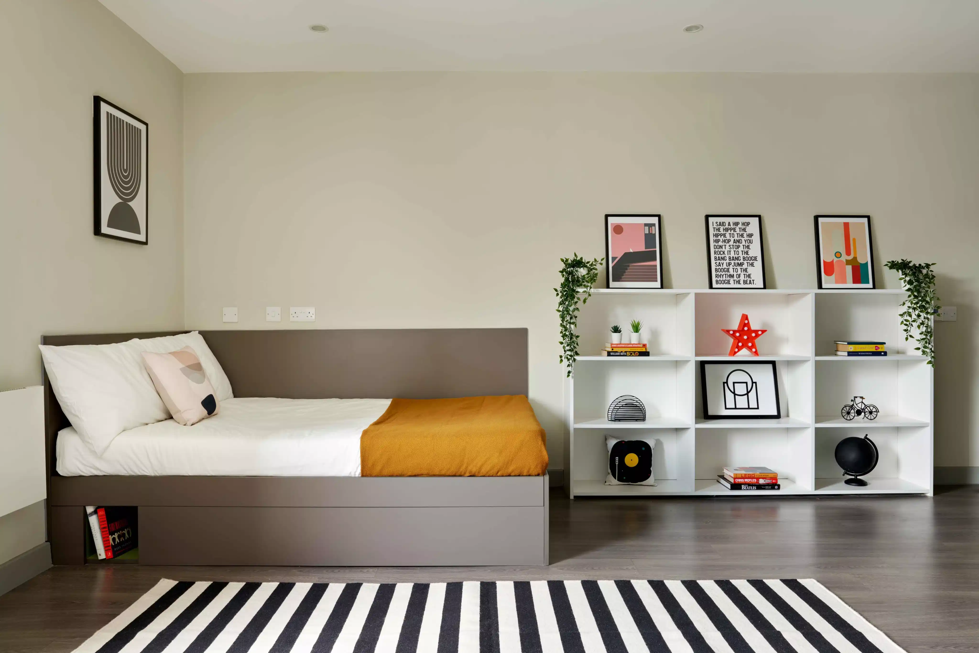 Amenities?w=400&h=260&fit=crop&q=40&auto=format&trim=auto