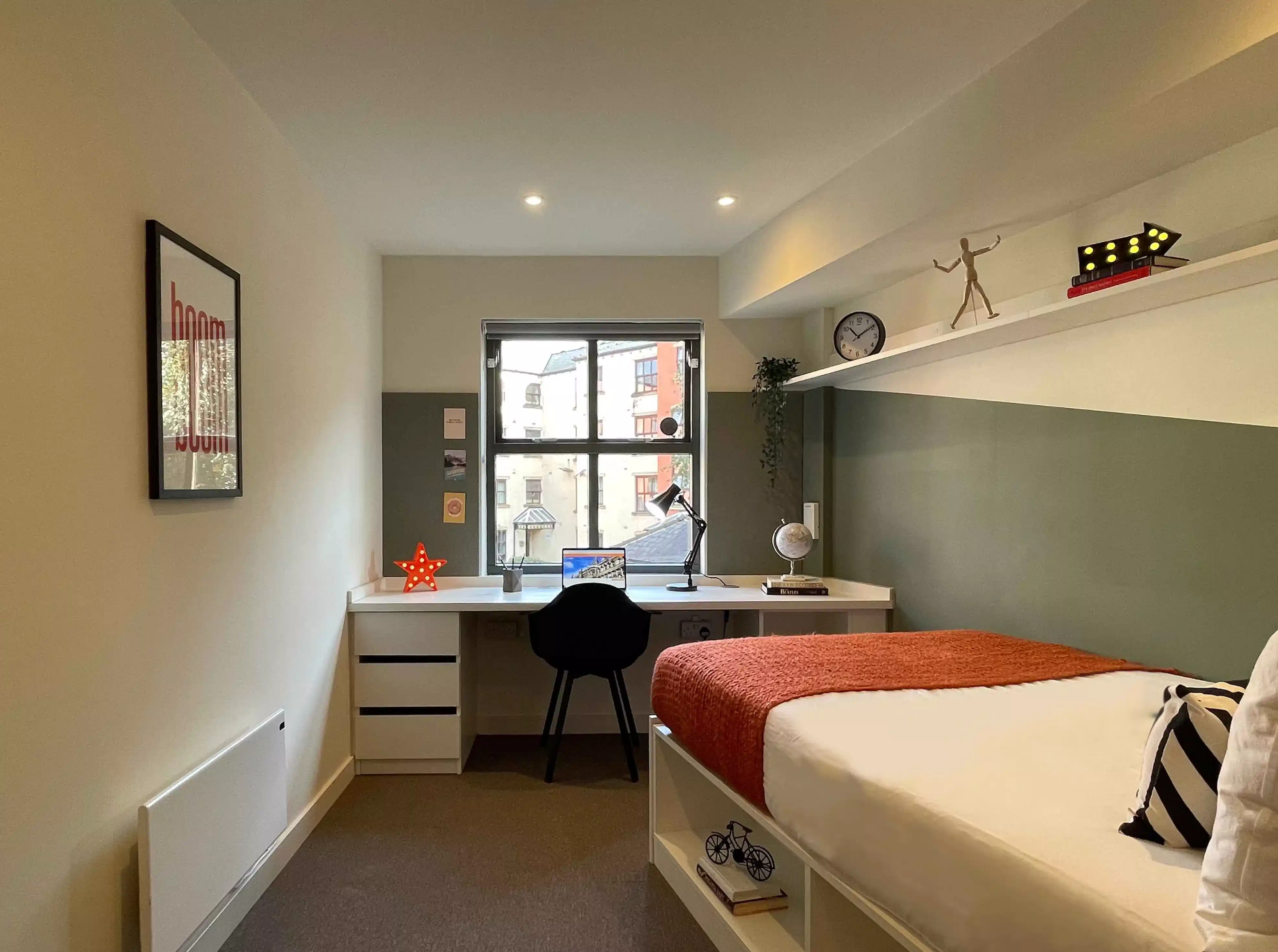 Exterior?w=400&h=260&fit=crop&q=40&auto=format&trim=auto