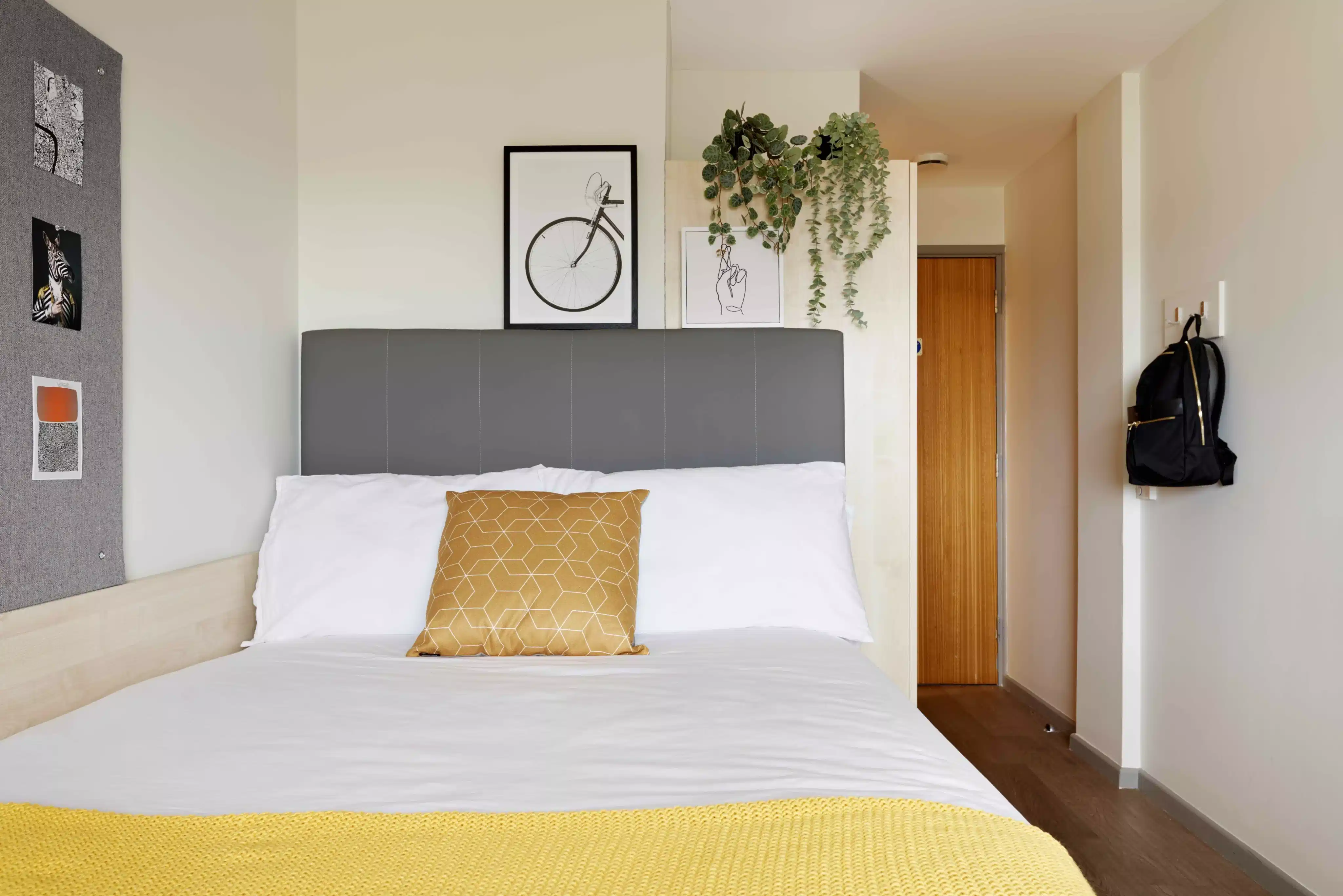 Kitchen?w=400&h=260&fit=crop&q=40&auto=format&trim=auto