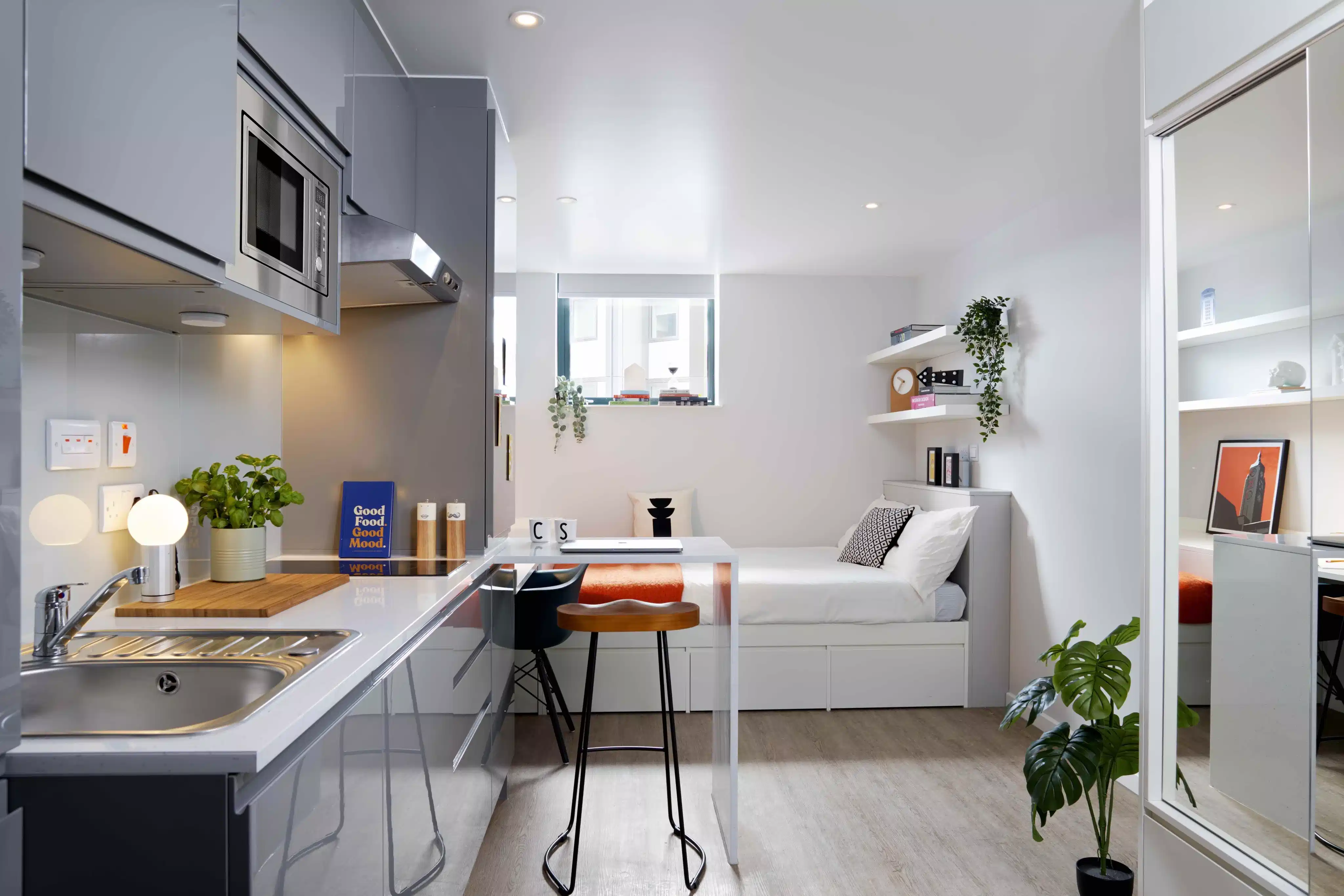 Bedroom?w=400&h=260&fit=crop&q=40&auto=format&trim=auto