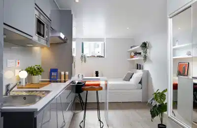 Bedroom?w=400&h=260&fit=crop&q=40&auto=format&trim=auto