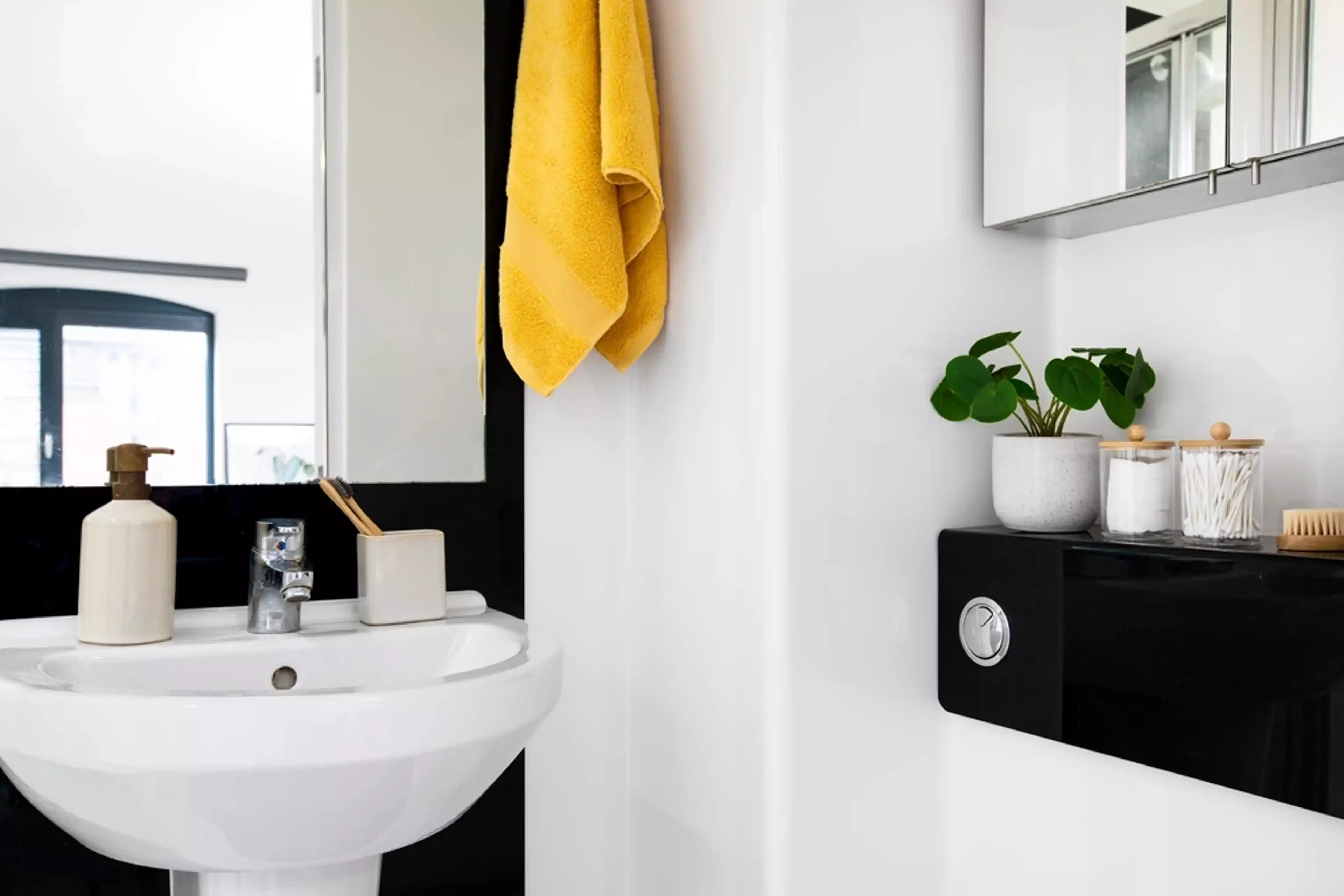 Kitchen?w=400&h=260&fit=crop&q=40&auto=format&trim=auto